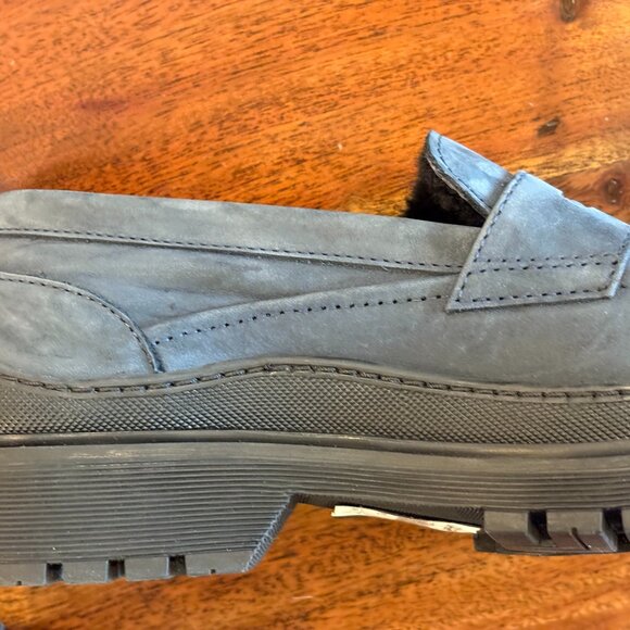 Want Les Essentiels (Portugal) Graves Shearling Lugged Navy Loafers-Size 39-BNWT - Picture 3 of 9